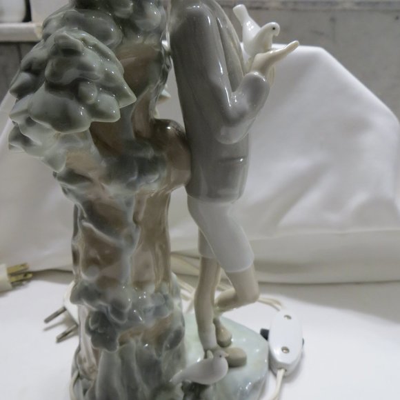 Lampara Colegial Boy with Dove. Sculptor Fulgencia - Picture 5 of 8